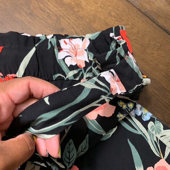 Brand new - never worn Loft floral cropped pants - Picture 4 of 7